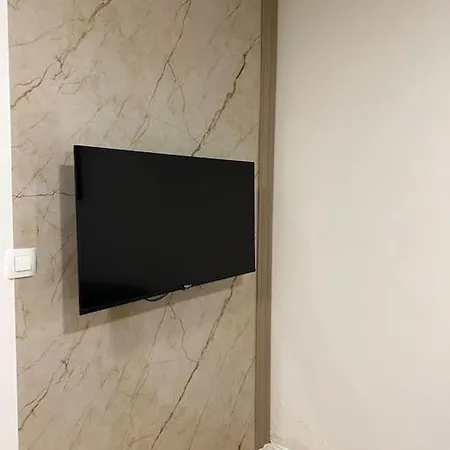 Mia Gi *